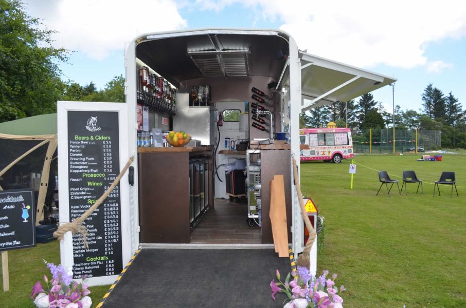 horse box bar